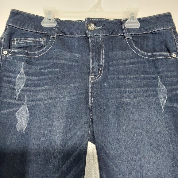 Democracy AbSolution Low-Rise Distressed Bermuda Jean Shorts Great Cond - 8 - Picture 6 of 10